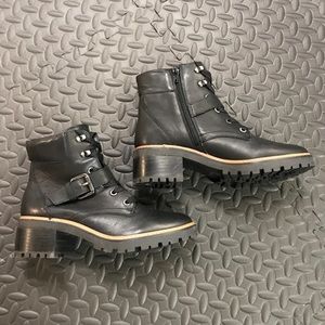 Naturalizer Women’s Laced Up Leather Ankle Boots